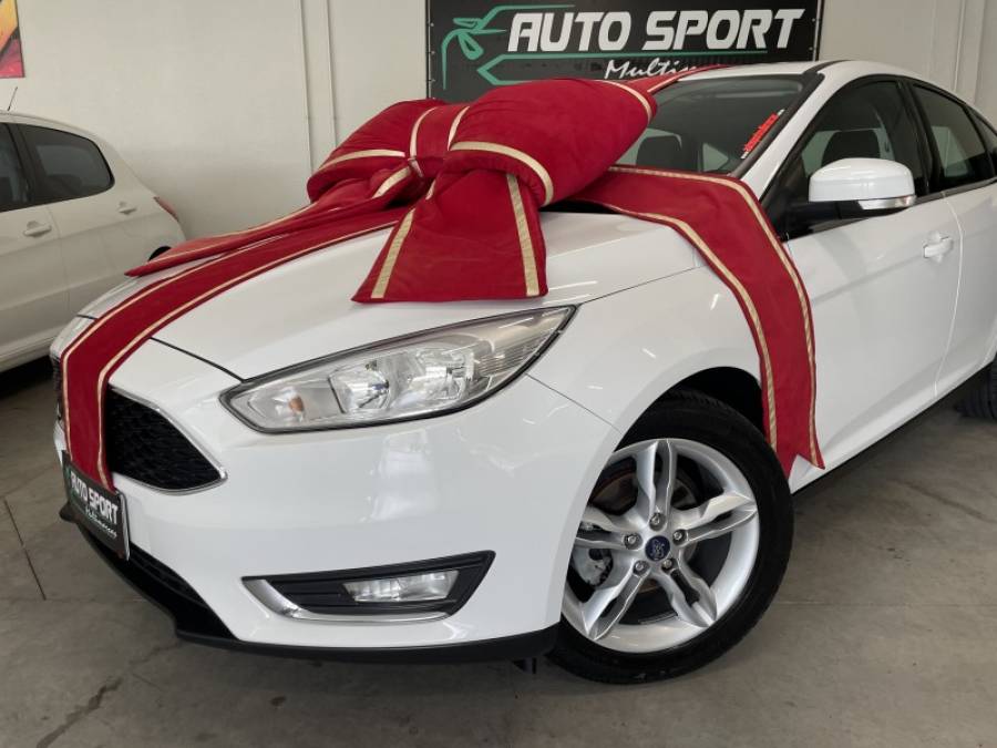 FORD - FOCUS - 2015/2016 - Branca - R$ 59.900,00