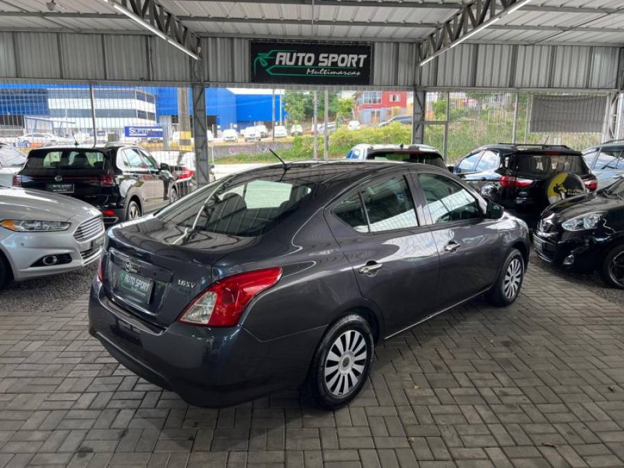 NISSAN - VERSA - 2016/2016 - Cinza - R$ 46.900,00