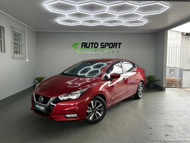 NISSAN - VERSA - 2022/2023 - Vermelha - R$ 97.800,00