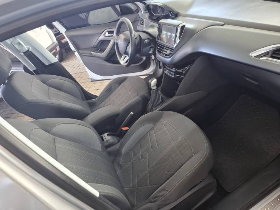 PEUGEOT - 208 - 2015/2016 - Prata - R$ 56.000,00