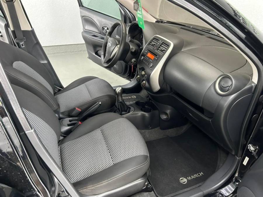 NISSAN - MARCH - 2017/2018 - Preta - R$ 46.000,00