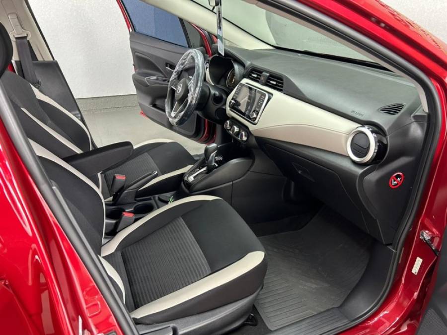 NISSAN - VERSA - 2022/2023 - Vermelha - R$ 97.800,00
