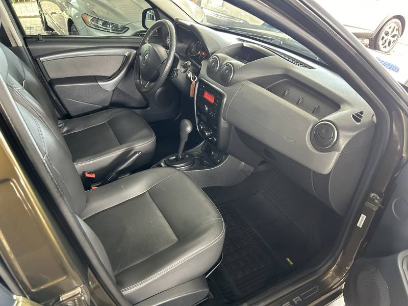 RENAULT - DUSTER - 2013/2014 - Verde - R$ 59.800,00
