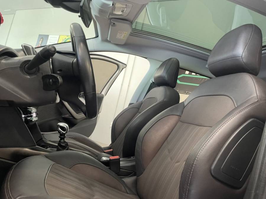 PEUGEOT - 2008 - 2017/2017 - Prata - R$ 61.000,00