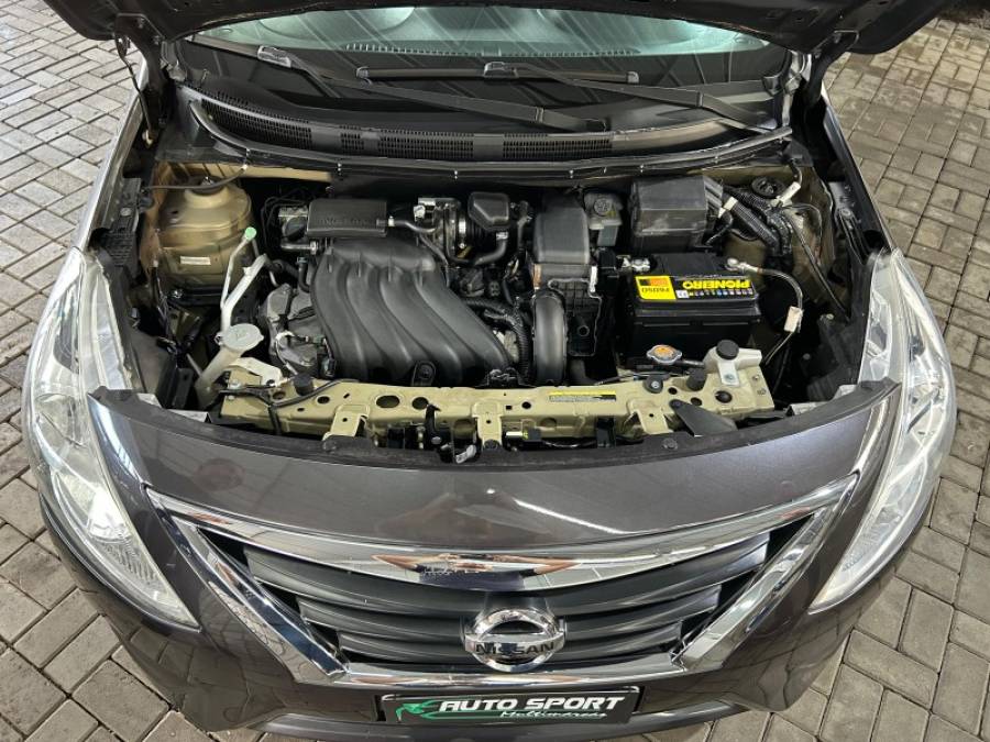 NISSAN - VERSA - 2016/2016 - Cinza - R$ 46.900,00