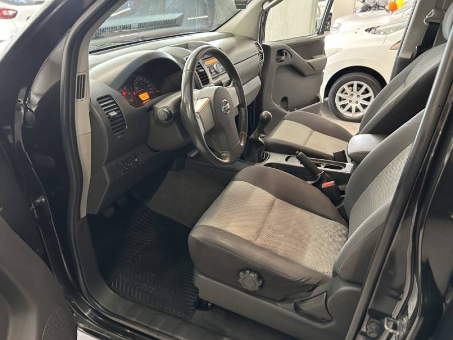 NISSAN - FRONTIER - 2011/2012 - Preta - R$ 95.000,00