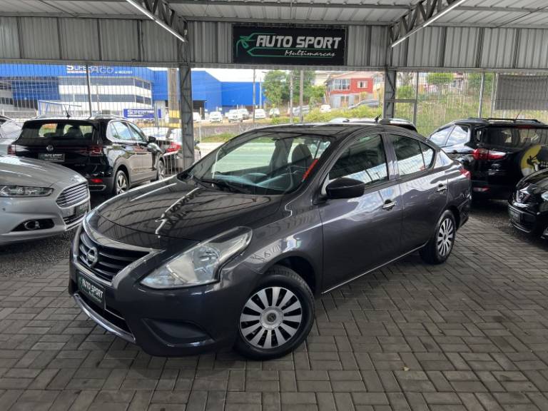 NISSAN - VERSA - 2016/2016 - Cinza - R$ 46.900,00