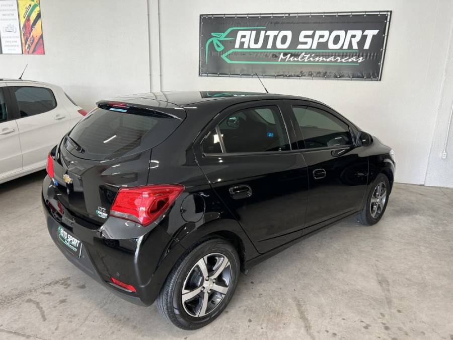 CHEVROLET - ONIX - 2017/2018 - Preta - R$ 68.900,00