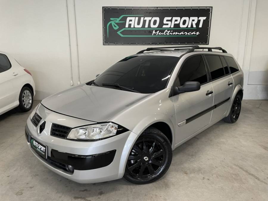 RENAULT - MÉGANE - 2011/2011 - Prata - R$ 35.900,00