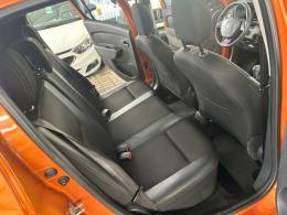 RENAULT - SANDERO - 2015/2015 - Laranja - R$ 46.000,00