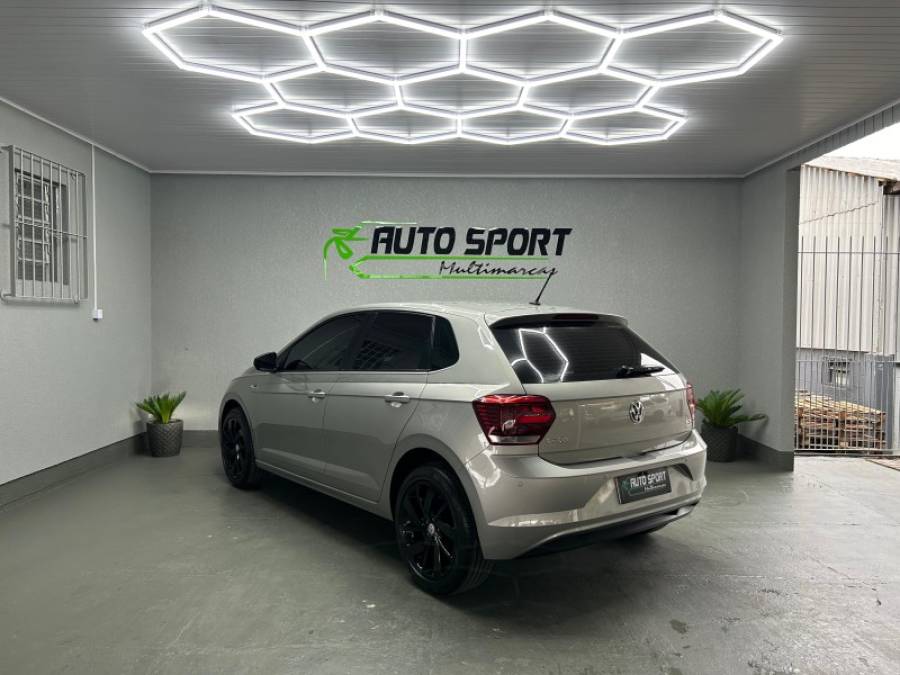 VOLKSWAGEN - POLO - 2017/2018 - Prata - R$ 68.990,00